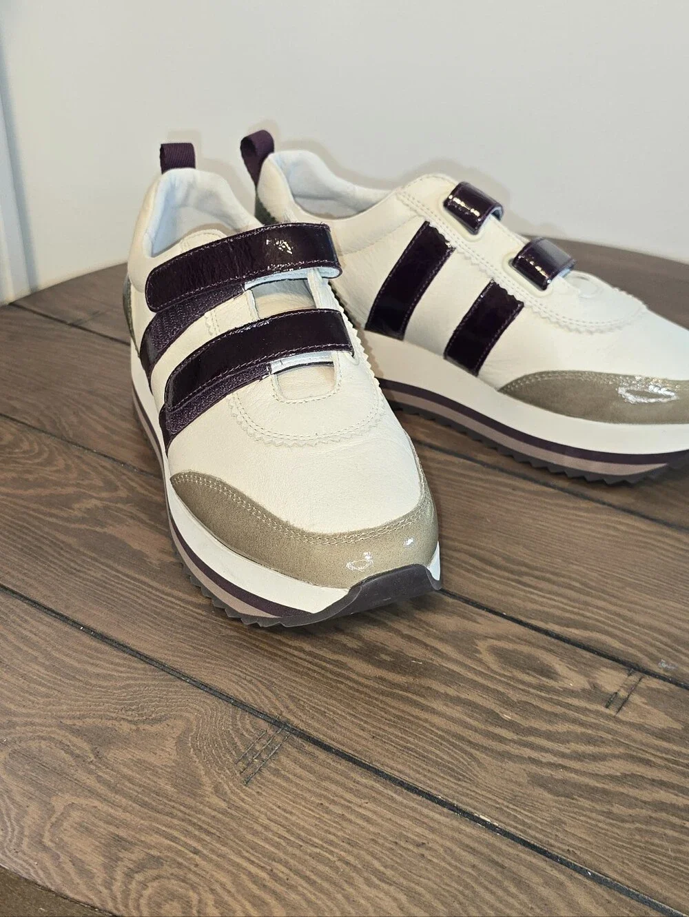 Johnston & Murphy NWOTGracie Olive & Burgandy Double-Strap Sneaker Women's Sz 9M